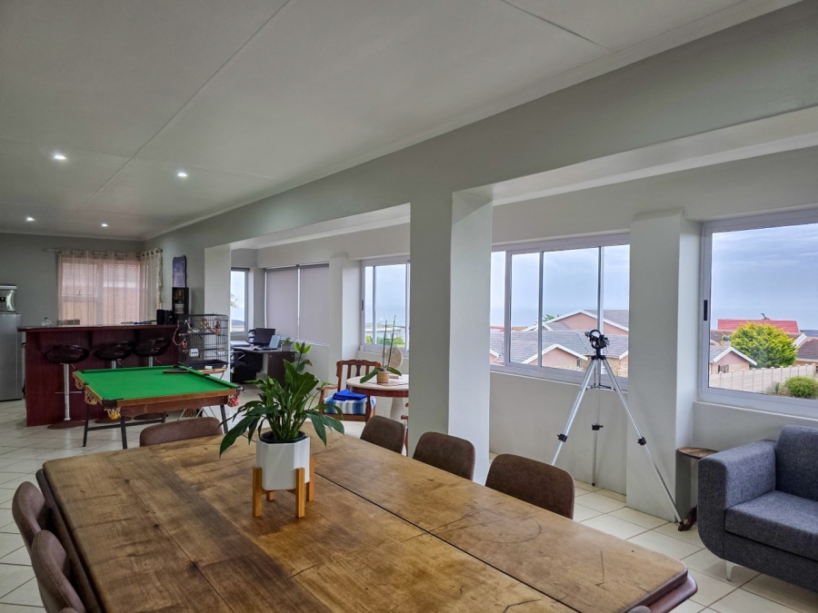 5 Bedroom Property for Sale in Wavecrest Eastern Cape
